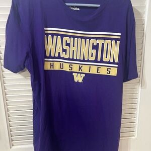 Washington Huskies Graphic Tee with Gold Accents